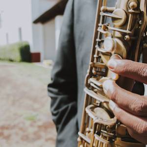musicos saxofon musico